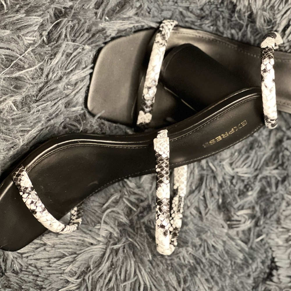 Sandals - Picture 3 of 4